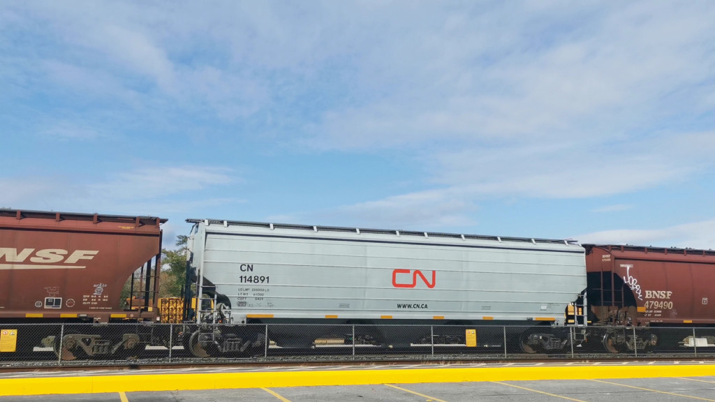 CN 114891